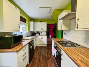 Kitchen- click for photo gallery